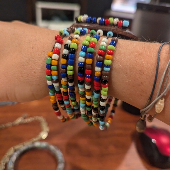 Wood and bead stretchy bracelet - Picture 2 of 4